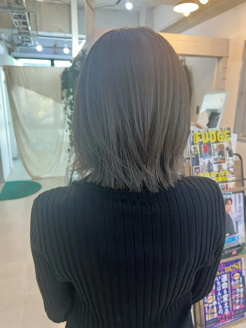 ショート カット ヘアカラー YUI ハイトーンカラーのヘアスタイル