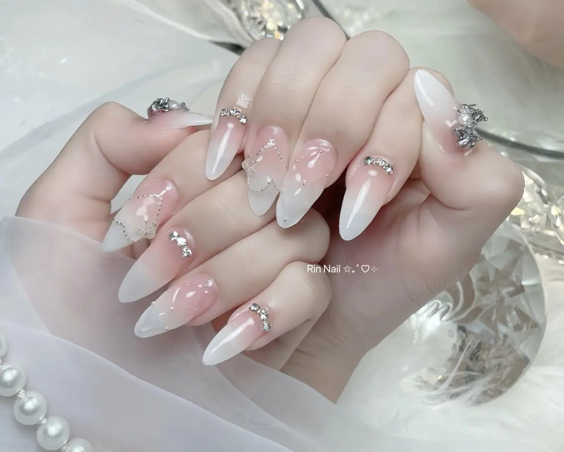 ネイル オーロラネイル チークネイル 桜ネイル クリアネイル ドット ハンドネイル Rin Nail Shinokuboのネイルデザイン