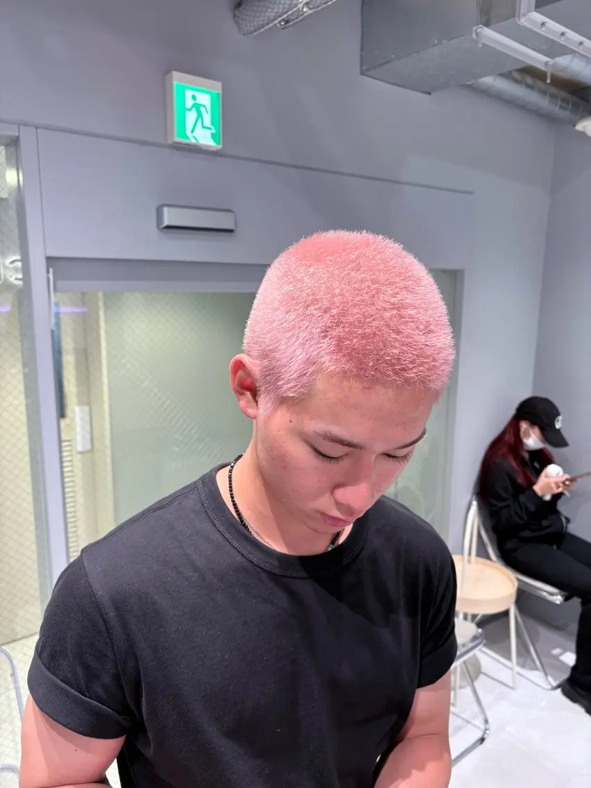 ショート カラー メンズ ピンクカラー ホワイトピンク カット ヘアカラー トリートメント 菜々🦖新宿 men's特化のヘアスタイル
