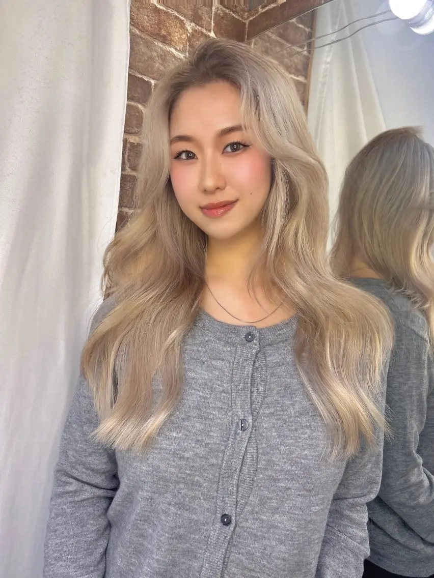 ロング カラー ブロンド ホワイトブロンド カット ヘアカラー トリートメント レイヤー/ブリーチ HIKARU ♡のヘアスタイル