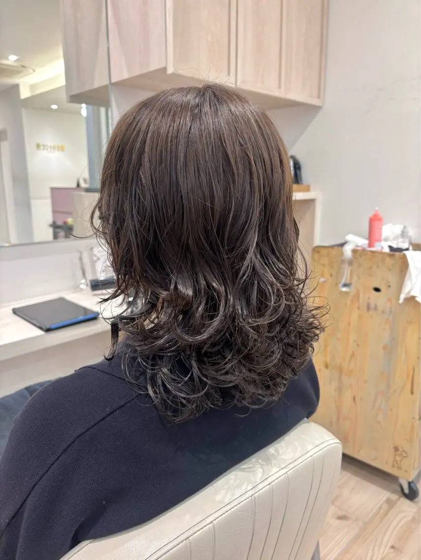 セミロング パーマ セミロングパーマ レイヤーカット カット パーマ トリートメント かどた はるなのヘアスタイル