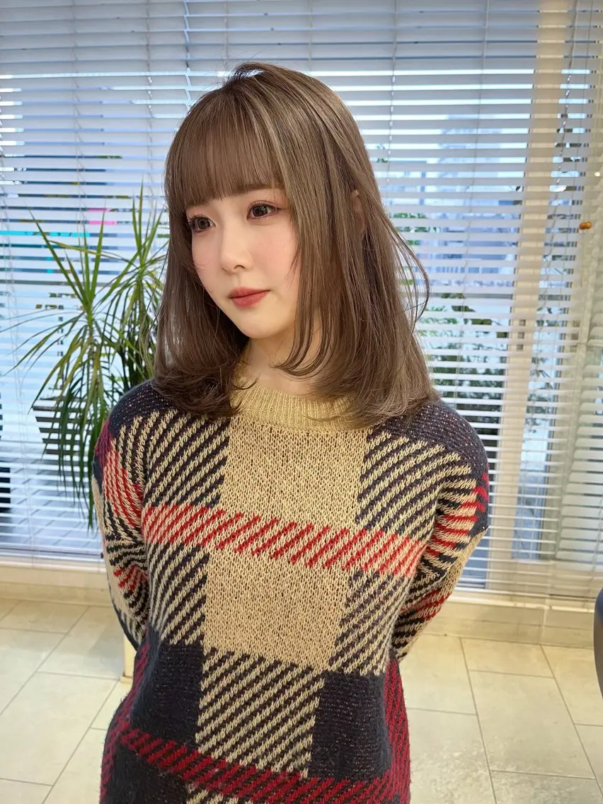 ミディアム カラー レイヤーカット カット ヘアカラー yura /レイヤーカットのヘアスタイル