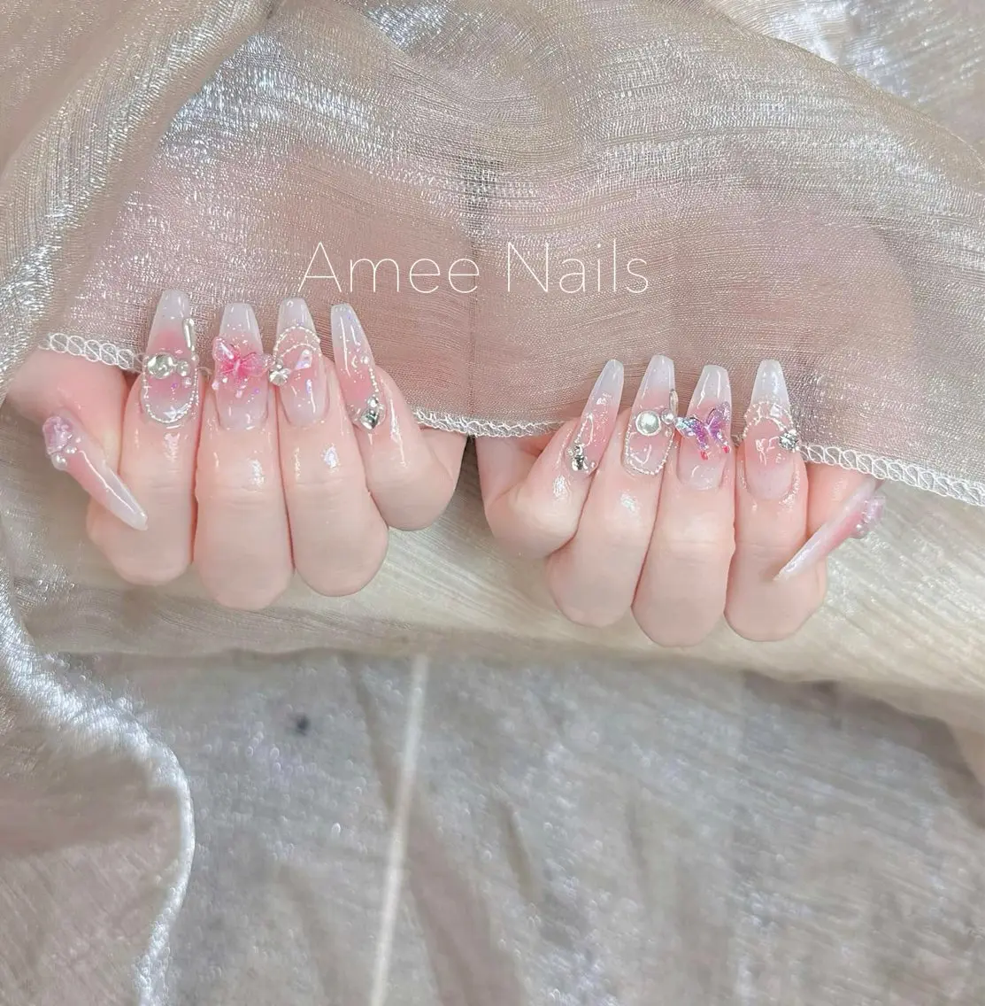 ネイル オーロラネイル クリアネイル フラッシュネイル ジェルネイル グラデーション ハンドネイル Amee Nail Salonのネイルデザイン