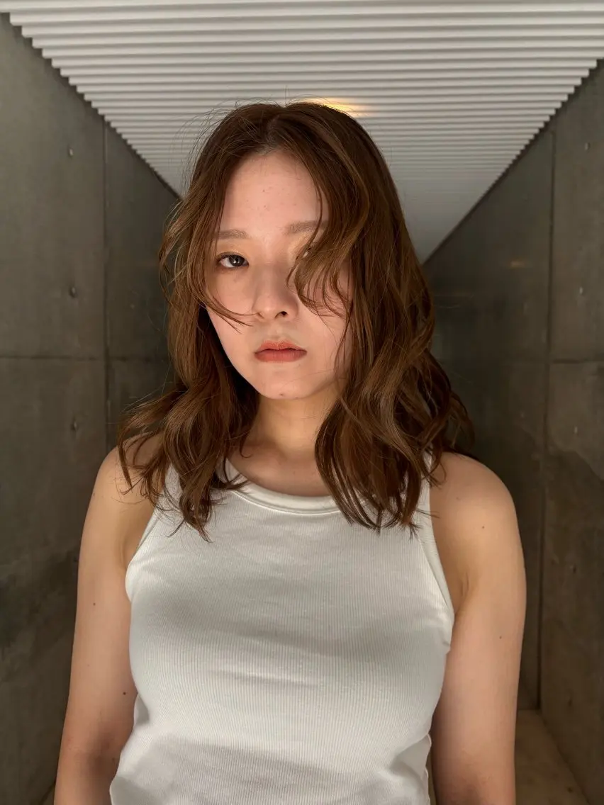 セミロング カット ヘアカラー hitomi 今泉Musiiikのヘアスタイル