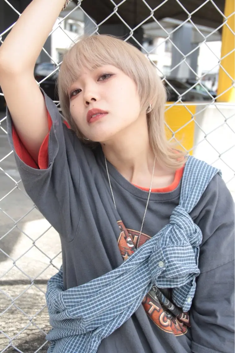 ミディアム カラー ブロンド ハイトーンカラー ウルフカット カット ヘアカラー トリートメント 山下恋佳/矢場町/ ブリーチ/ショートのヘアスタイル