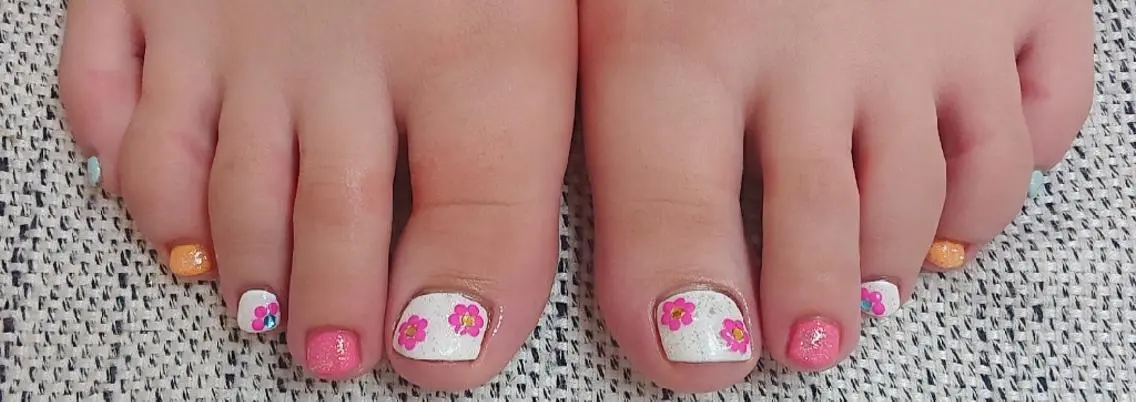 ネイル 🍒当日もOK🍒 𝑳𝑼𝑵𝑨花井のネイルデザイン