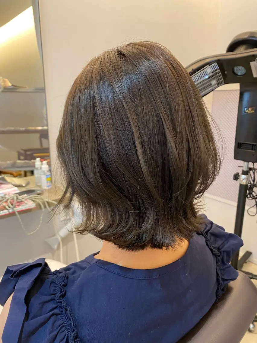 ミディアム 廣岡 采音のヘアスタイル
