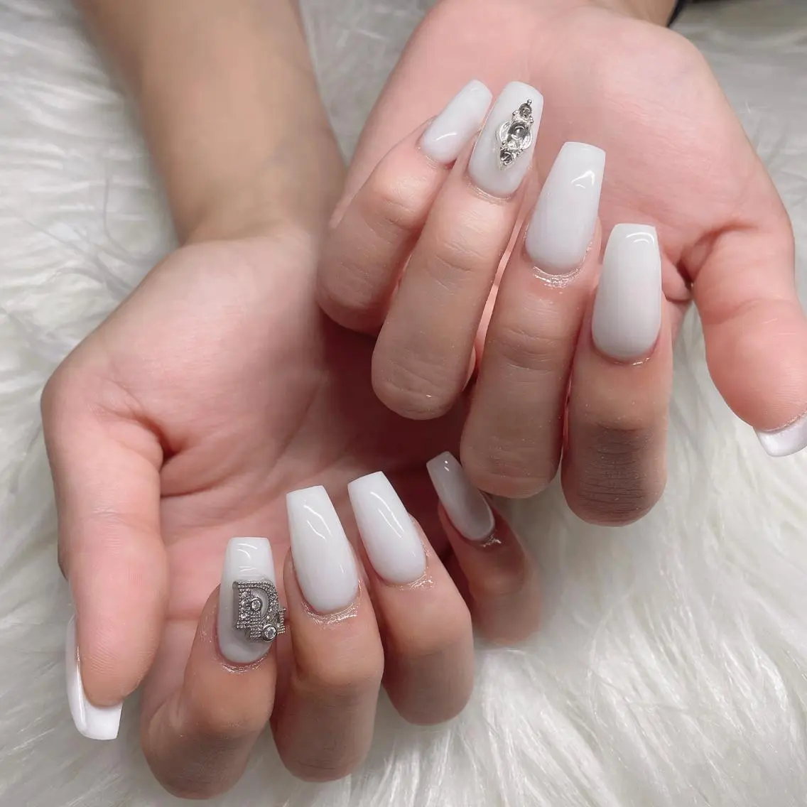 ミディアム ネイル Y. Sのネイルデザイン