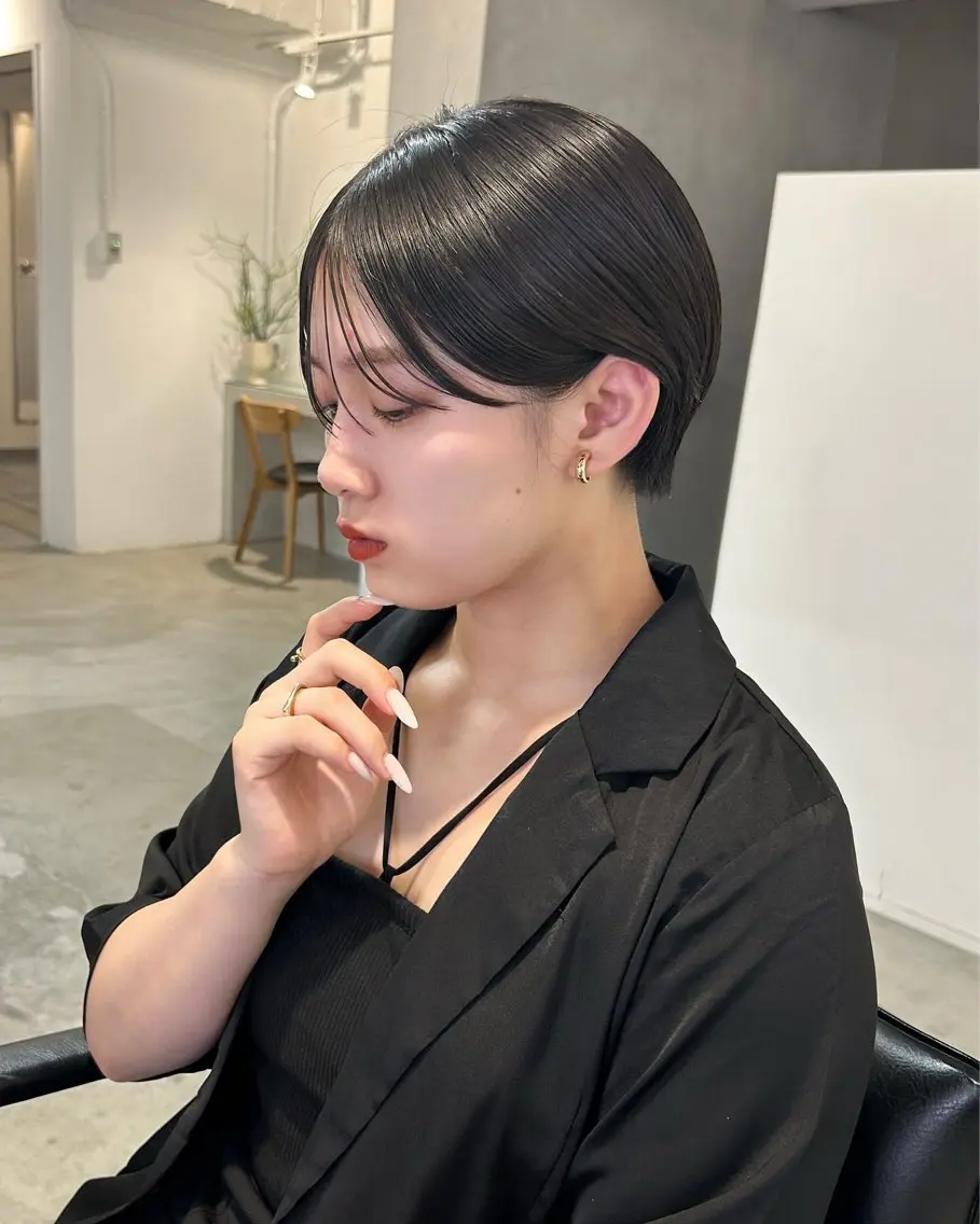 ショート カラー 黒髪 ブルーカラー ブルーブラック ショートヘア ❤️ショートカット ・顔周りカット❤️のヘアスタイル