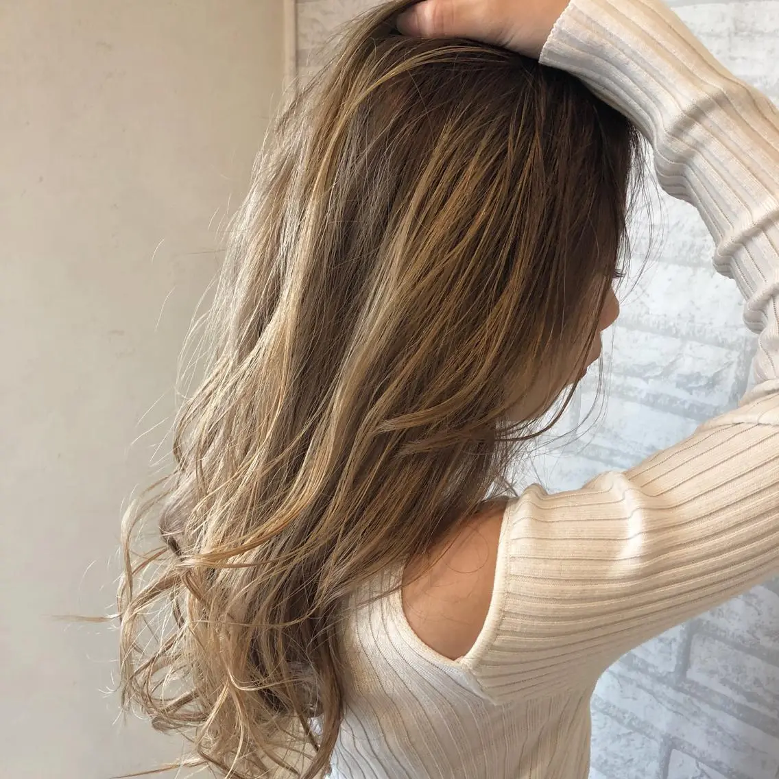 セミロング カラー ベージュカラー ブリーチ ハイトーンカラー ハイトーンベージュ 外国人風カラー カット ヘアカラー トリートメント JILBLAN京都 ショート/ハイライトのヘアスタイル