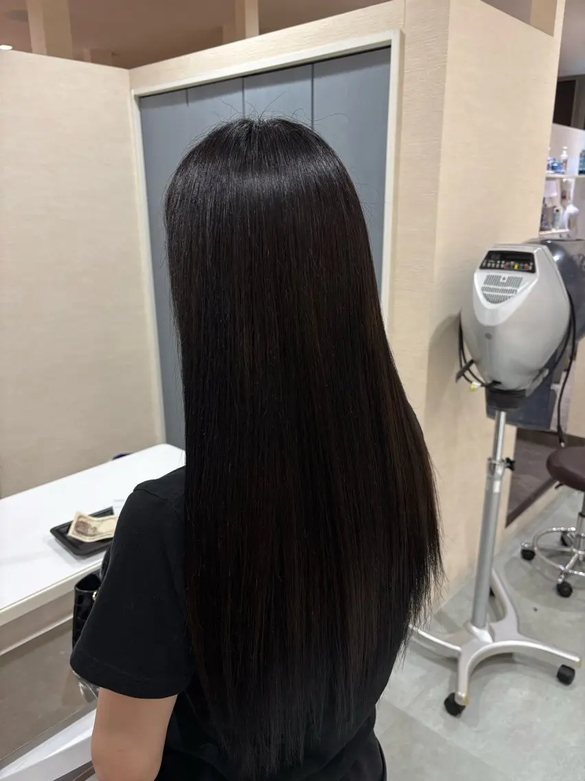 カラー ヘアカラー 岡田 真鈴のヘアスタイル