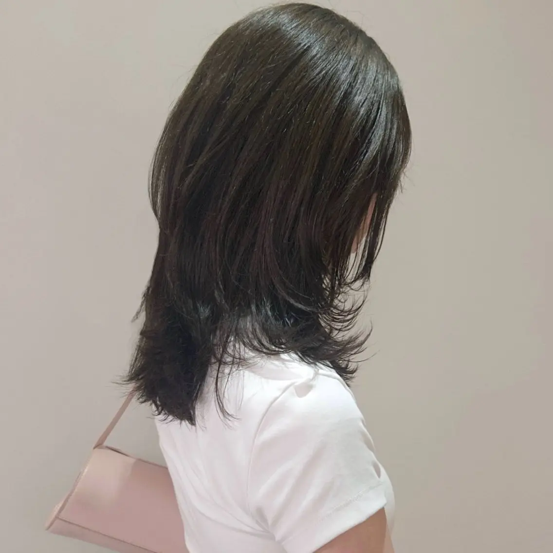 ミディアム カラー ブリーチ 透明感カラー ダブルカラー ブリーチなしカラー 顔まわりレイヤー カット ヘアカラー トリートメント nonoka オリーブ/レイヤーのヘアスタイル