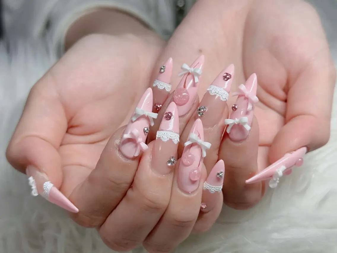 ネイル チークネイル フレンチネイル キラキラネイル 韓国ネイル マグネットネイル ハンドネイル yuuna hbabynailのネイルデザイン