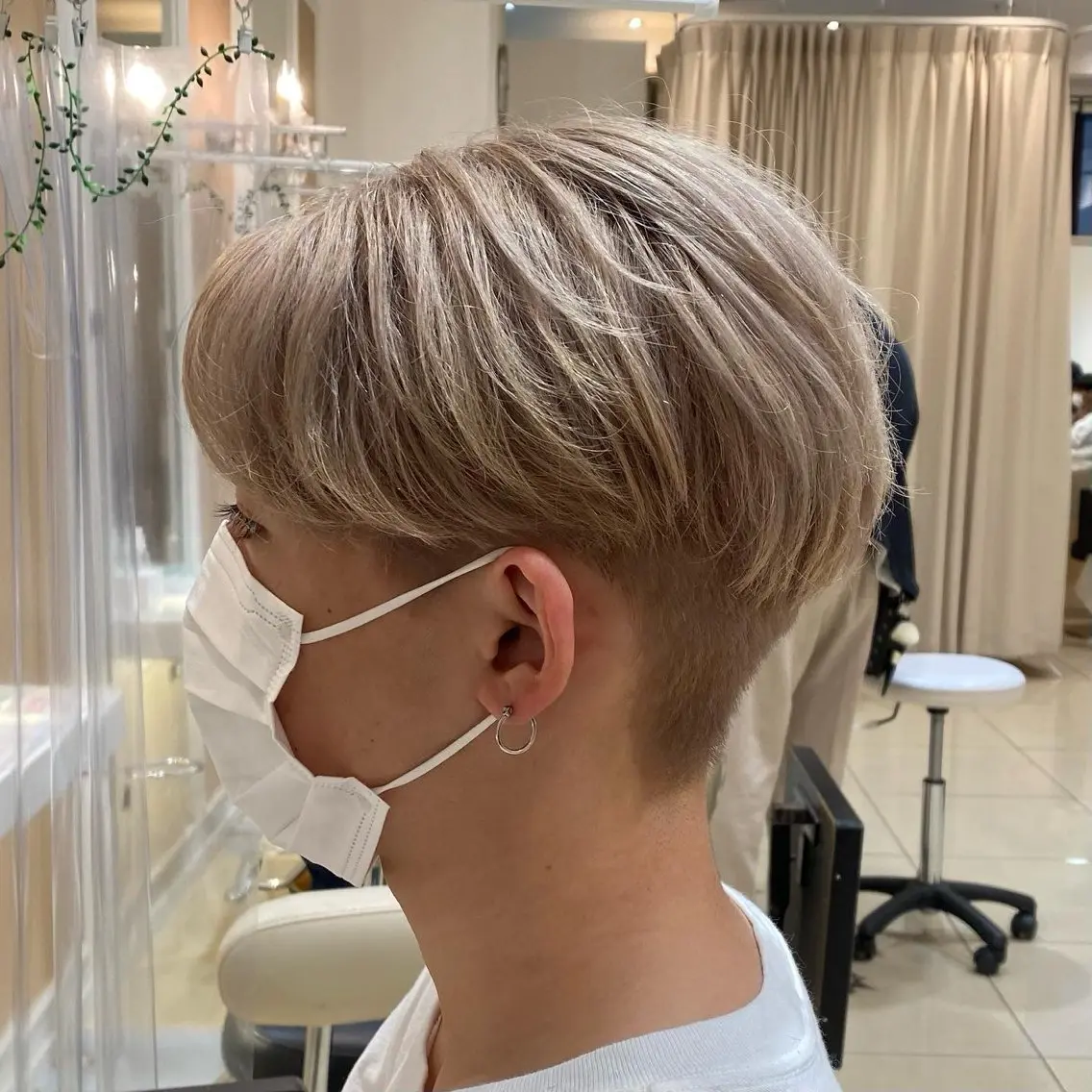 ショート カラー メンズ メンズブリーチ ブリーチ カット ヘアカラー メンズ特化型美容師 栗山勇人のヘアスタイル