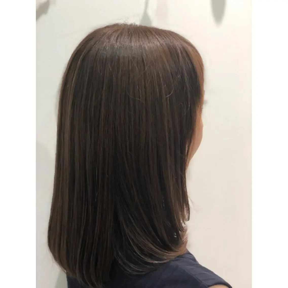 ミディアム カラー アッシュ ブリーチ ハイトーンカラー パープルカラー 顔周りカット 守主 晴香のヘアスタイル