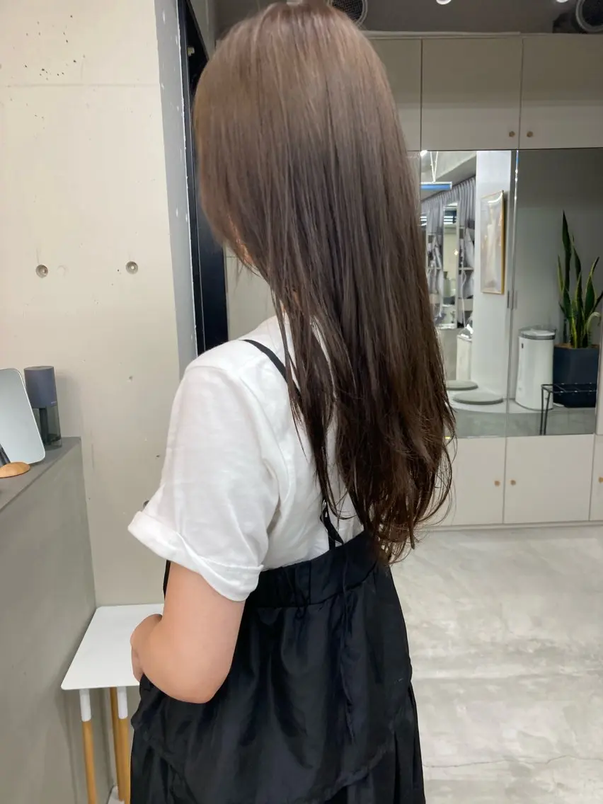 ロング カラー オリーブカラー 京谷 宥のヘアスタイル