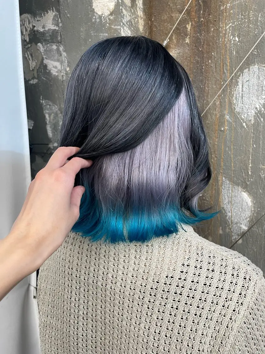 セミロング カラー ヘアカラー トリートメント インナーカラー 推し ブリーチ 髪質改善のヘアスタイル