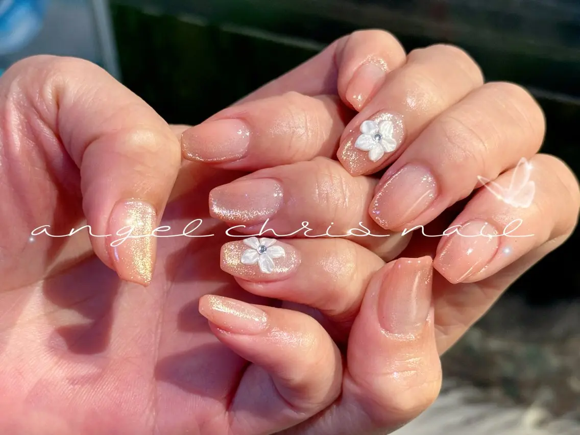 ネイル ハンドネイル フットネイル ハンドケア AngelChris ビューティーサロンのネイルデザイン