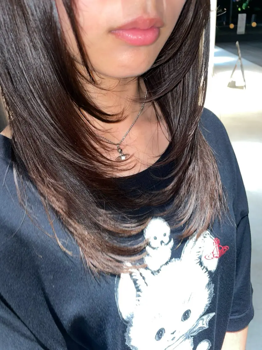 セミロング レイヤーカット la fith hinaのヘアスタイル