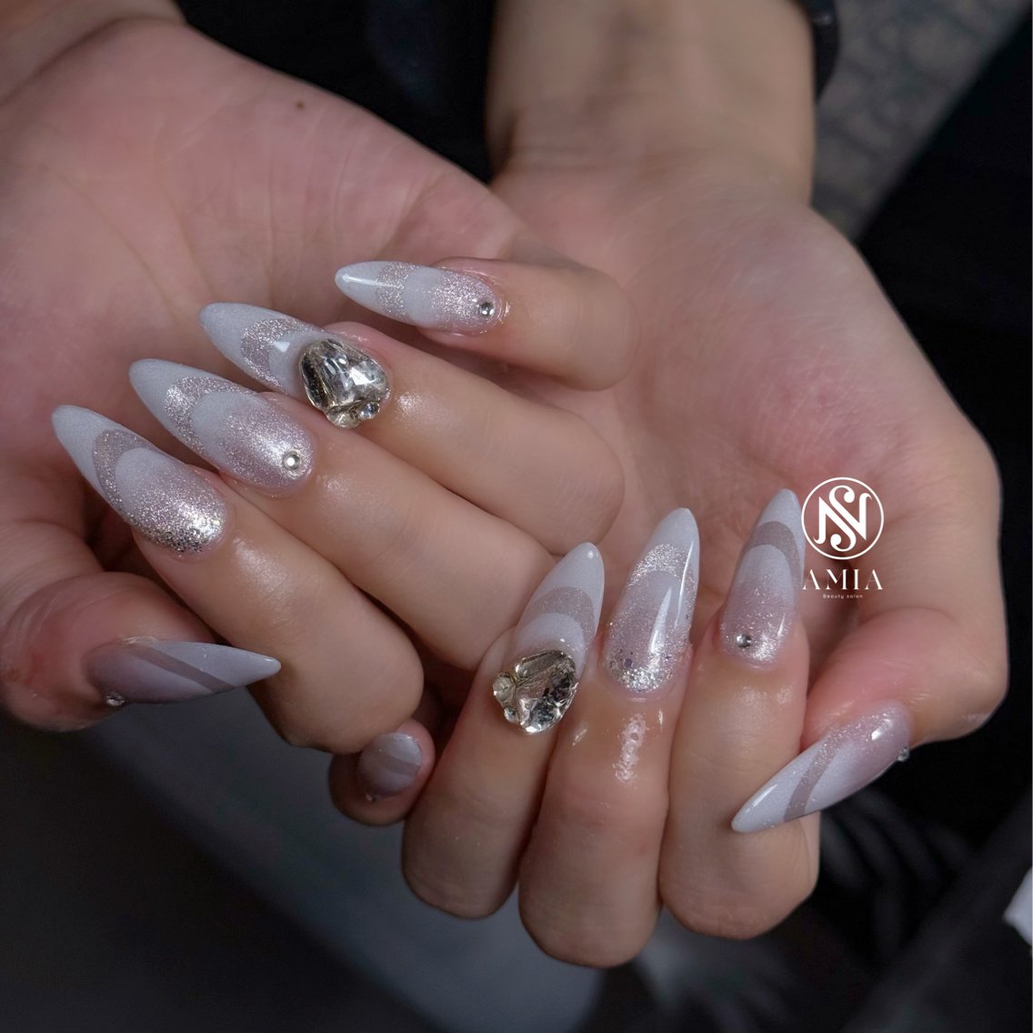 ロング ハンドネイル 🌟AMIA BEAUTY🌟のネイルデザイン