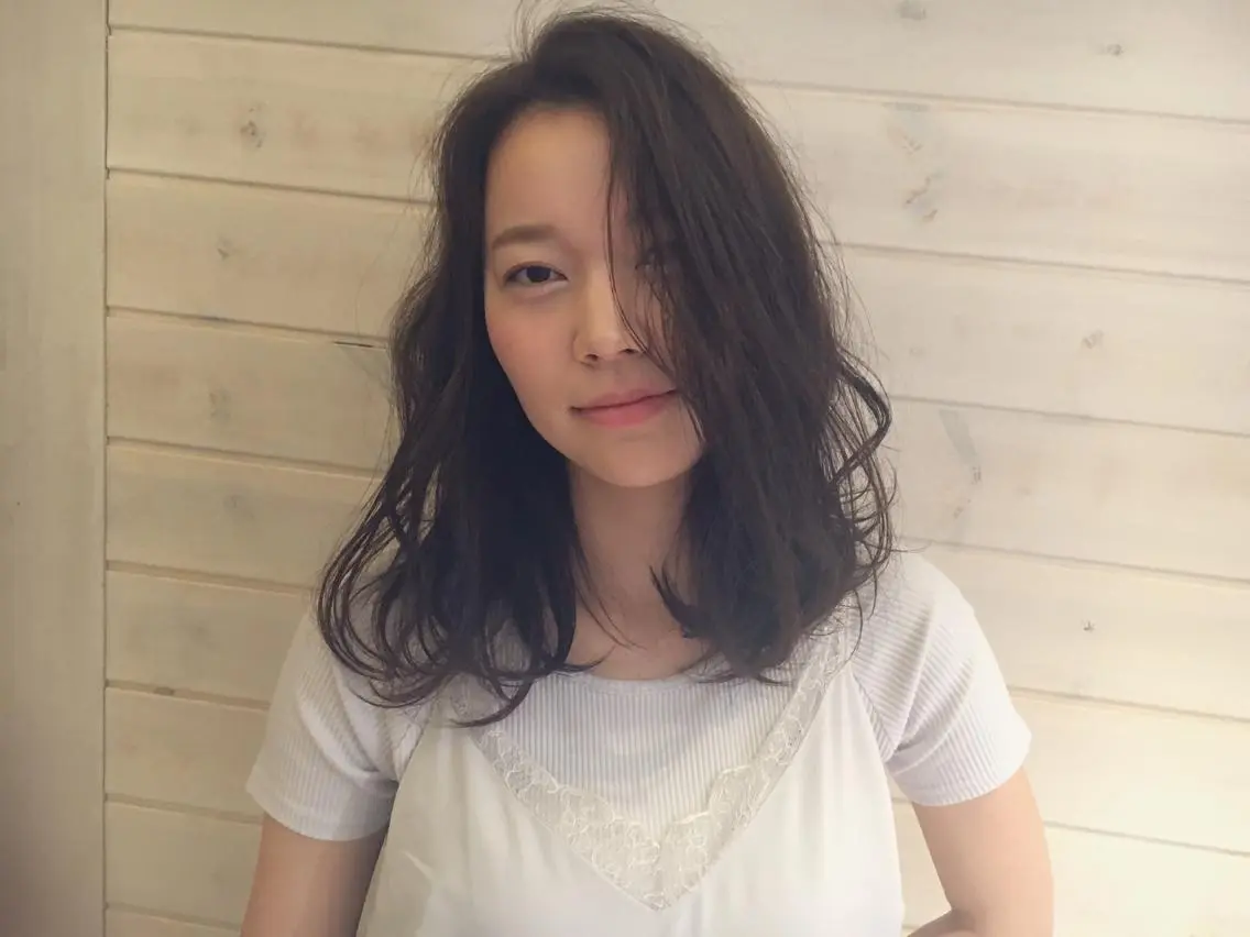 ショート ミディアム セミロング ロング カラー アッシュ 江原 彩華のヘアスタイル