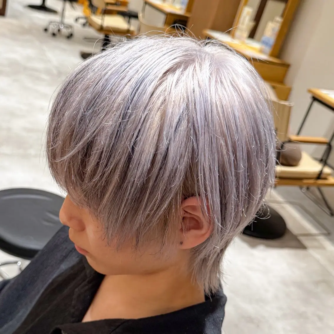 ショート カラー メンズ シルバー ホワイトシルバー ヘアカラー 吉田 新平のヘアスタイル