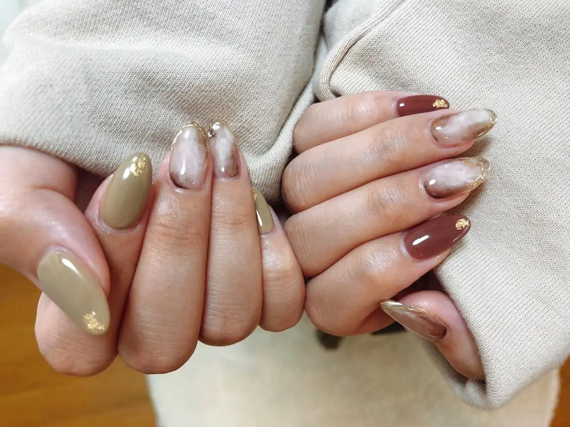 ネイル ブラウン ピスタチオネイル mogunail &blowのネイルデザイン