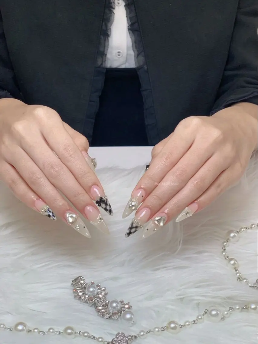 ネイル ハンドネイル HANA 長さだしのネイルデザイン