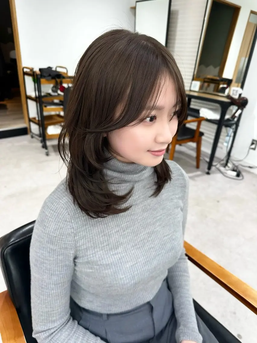 ミディアム カラー パーマ ヘアアレンジ メンズ キッズ カット ヘアカラー レイヤーカット/ 巻ける縮毛矯正のヘアスタイル
