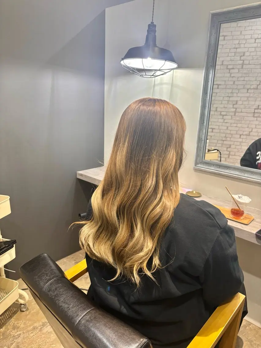 ロング カラー ヘアカラー ヤマグチ ユキナのヘアスタイル