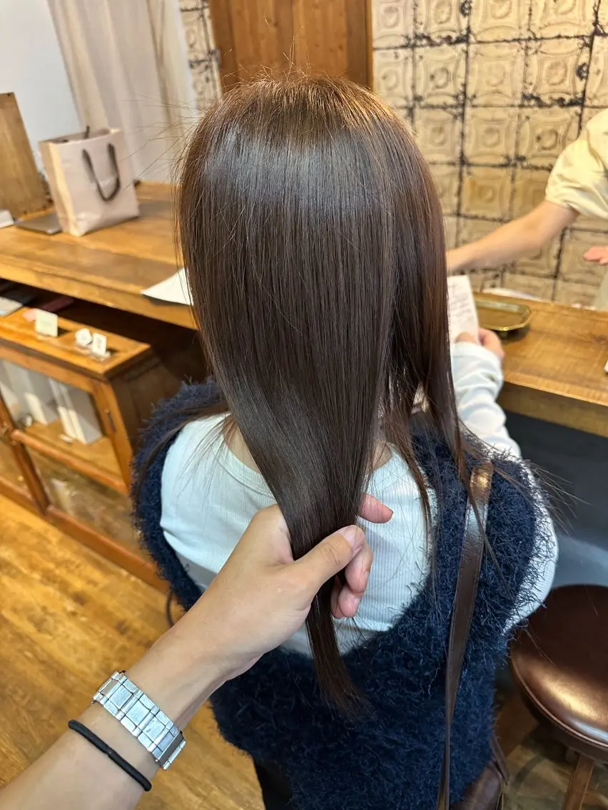セミロング カラー アッシュ アッシュグレー アッシュグレージュ グレージュ なるお 髪質改善ストレートのヘアスタイル