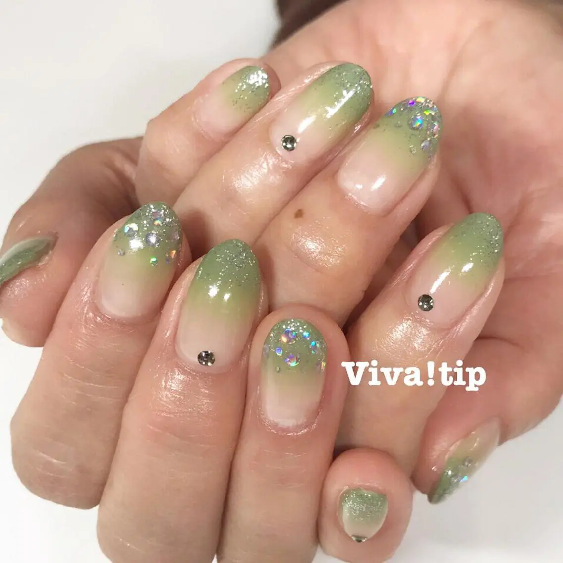 ネイル グラデーション キラキラネイル Viva!tip ビバティップネイルのネイルデザイン