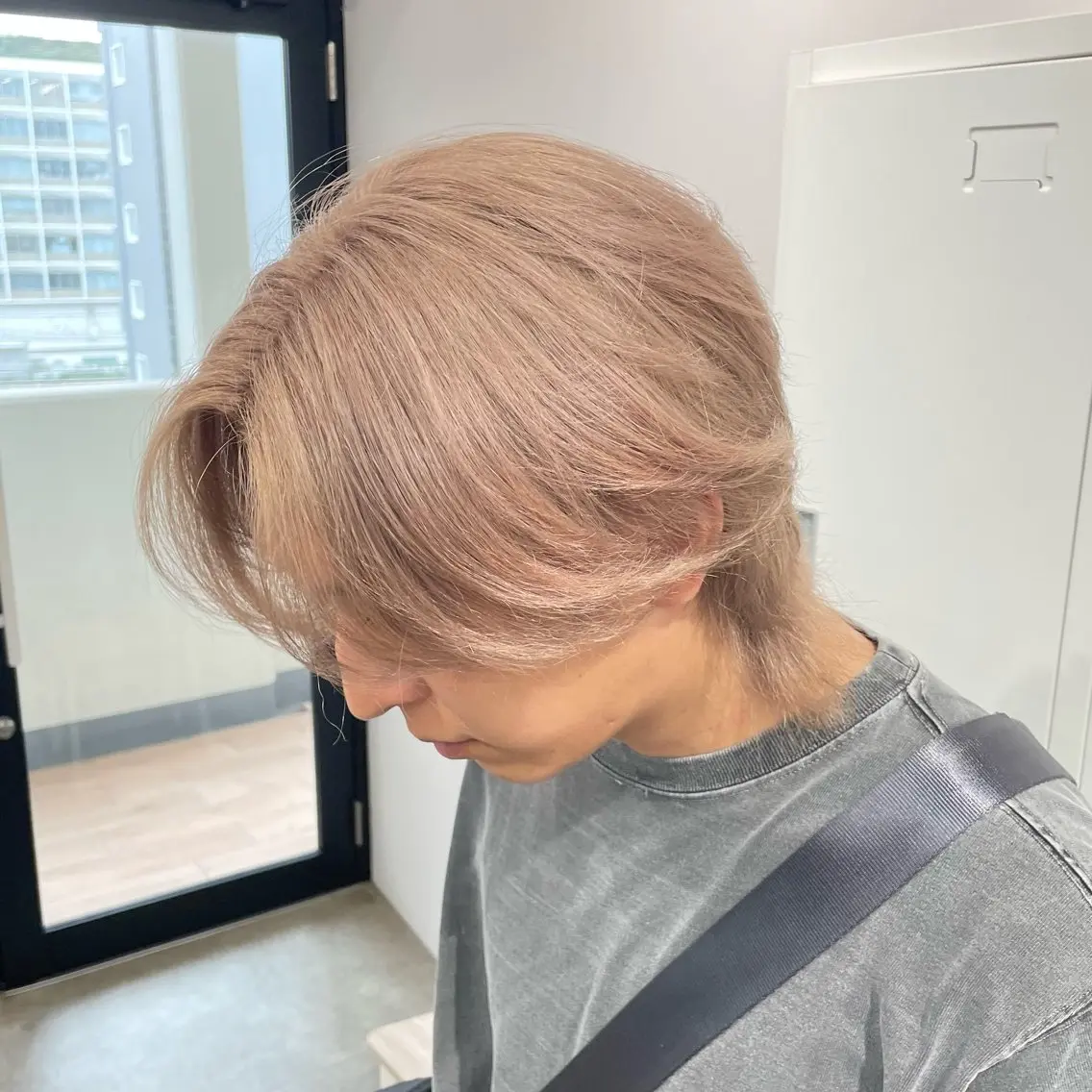 カラー メンズ ベージュカラー ホワイトベージュ カット ヘアカラー トリートメント REINA ISHIDOのヘアスタイル