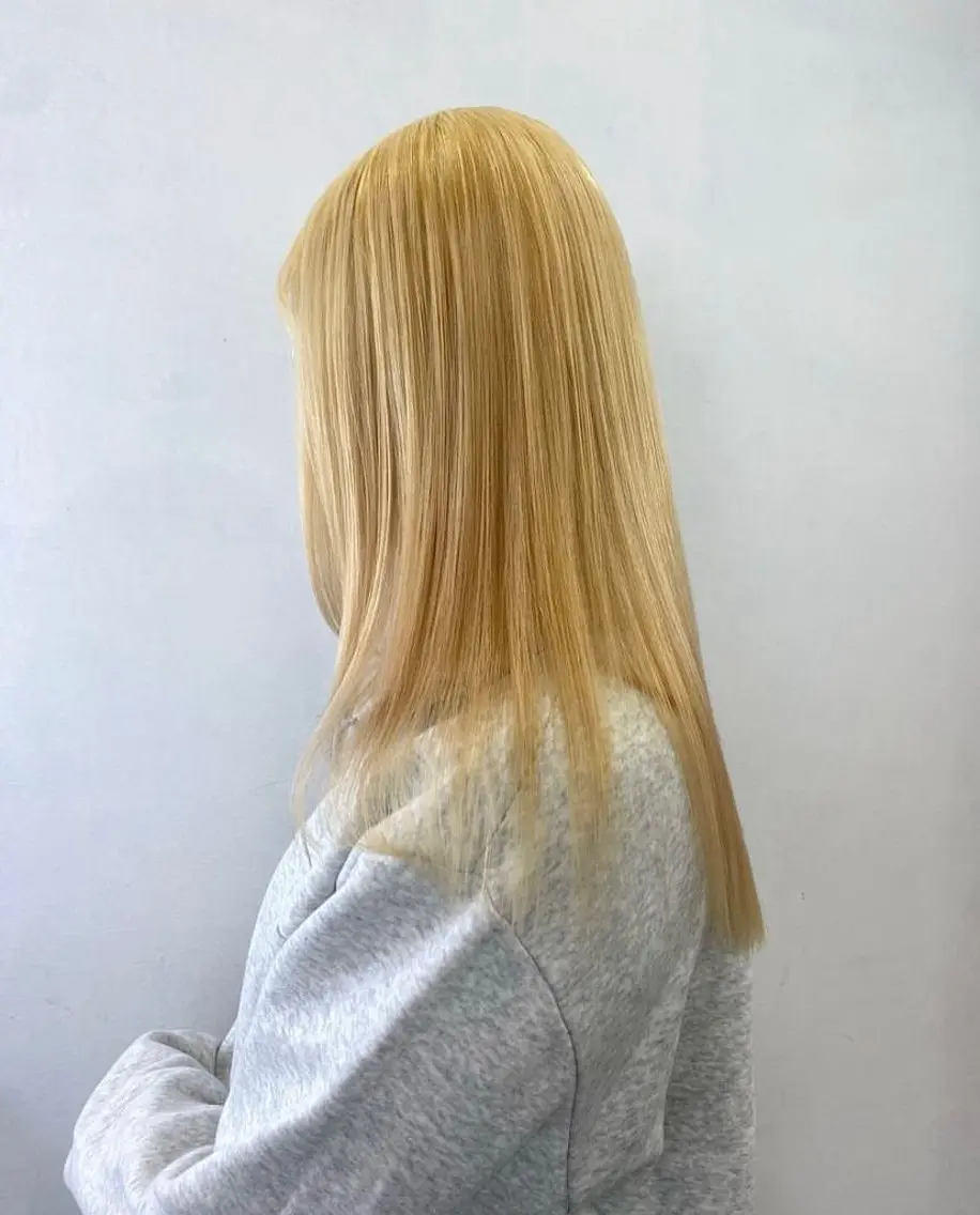 ロング カラー 抜きっぱなしブロンド ヘアカラー 栗崎 菜弥のヘアスタイル