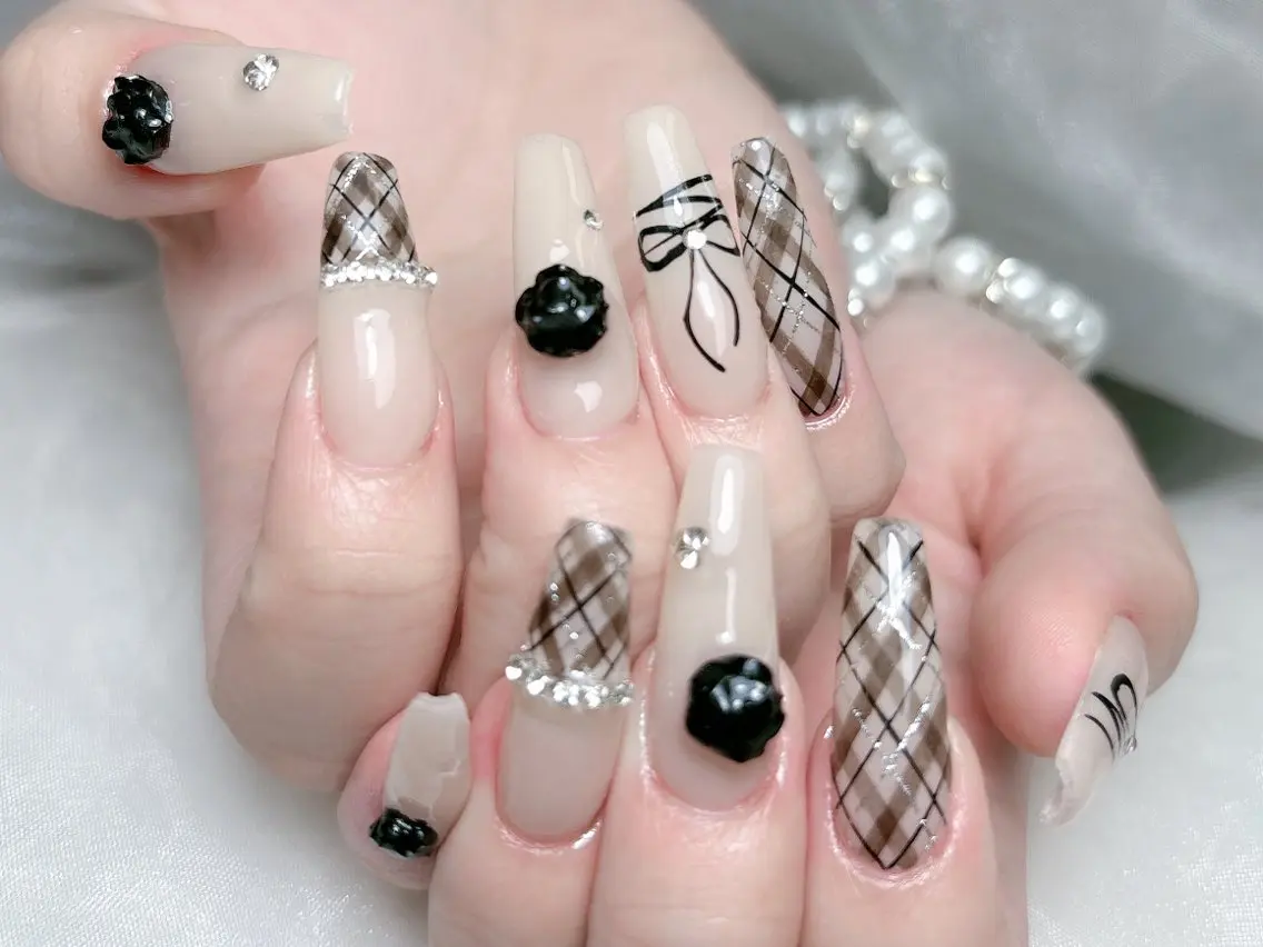 ネイル 成人式 ジェルネイル ロングネイル マグネットネイル ミディアムネイル ハンドネイル MoMoA Nail ネイル長さ出し専門店のネイルデザイン