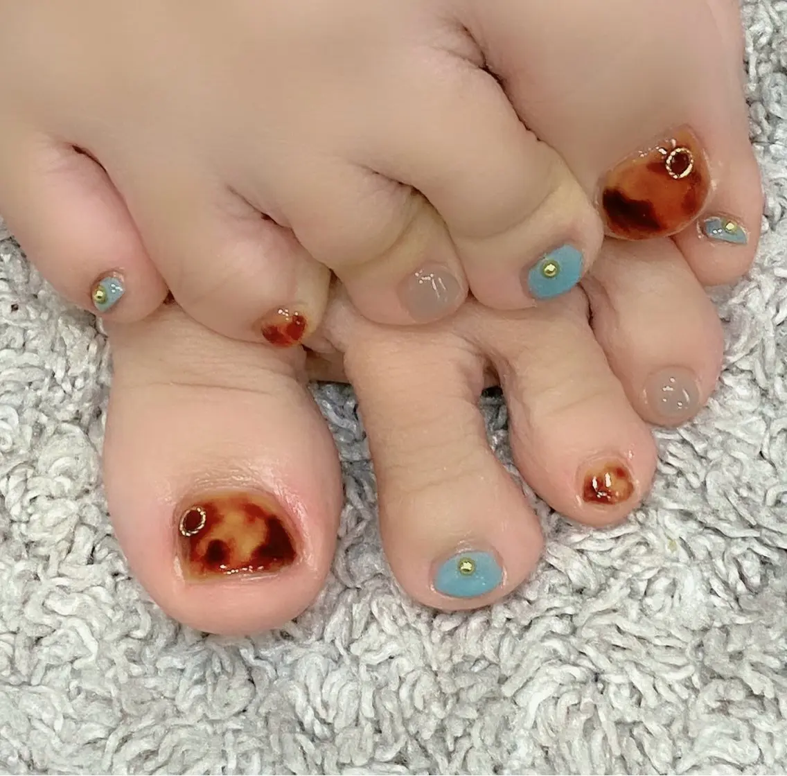 ネイル べっ甲ネイル ブルー フットネイル Narumi nailのネイルデザイン