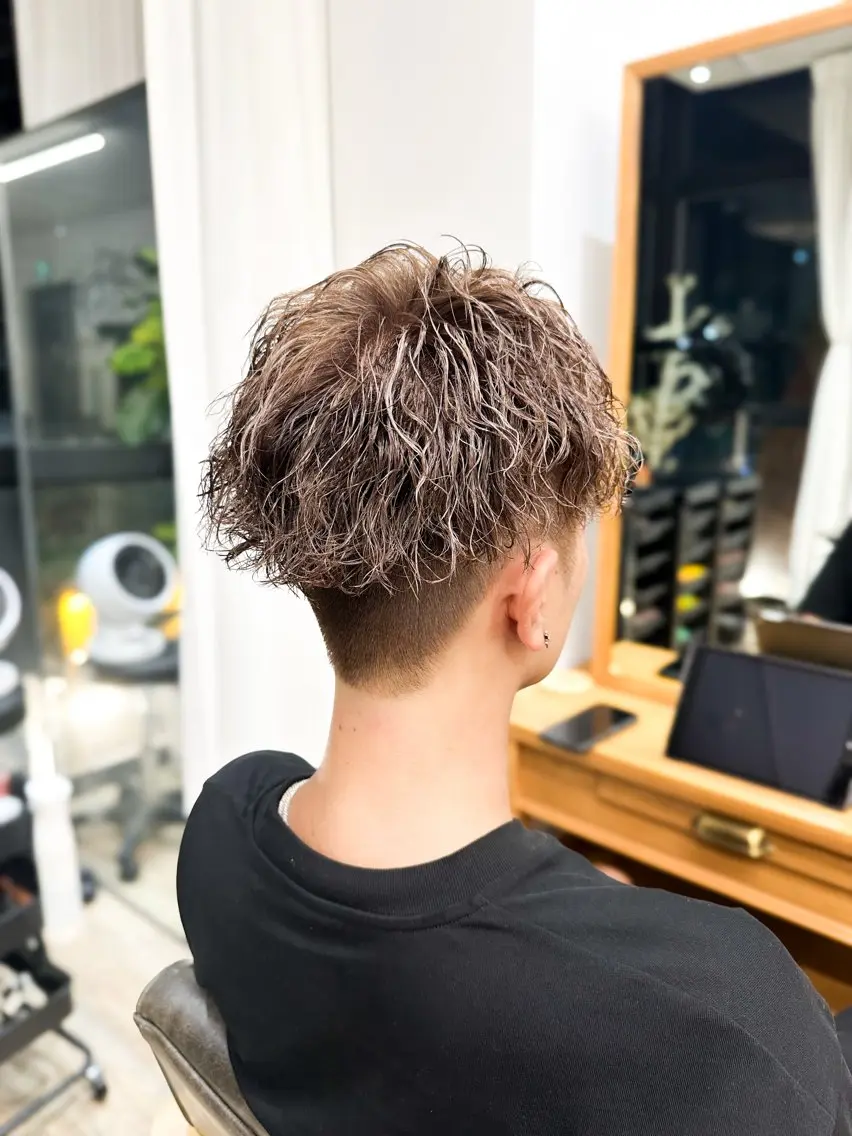 カラー パーマ メンズ センターパート メンズハイライト メンズパーマ ツイストスパイラルパーマ ハイライトカラー カット ヘアカラー パーマ ブリーチカラー🔥 パーマ【佐々木凌平】のヘアスタイル