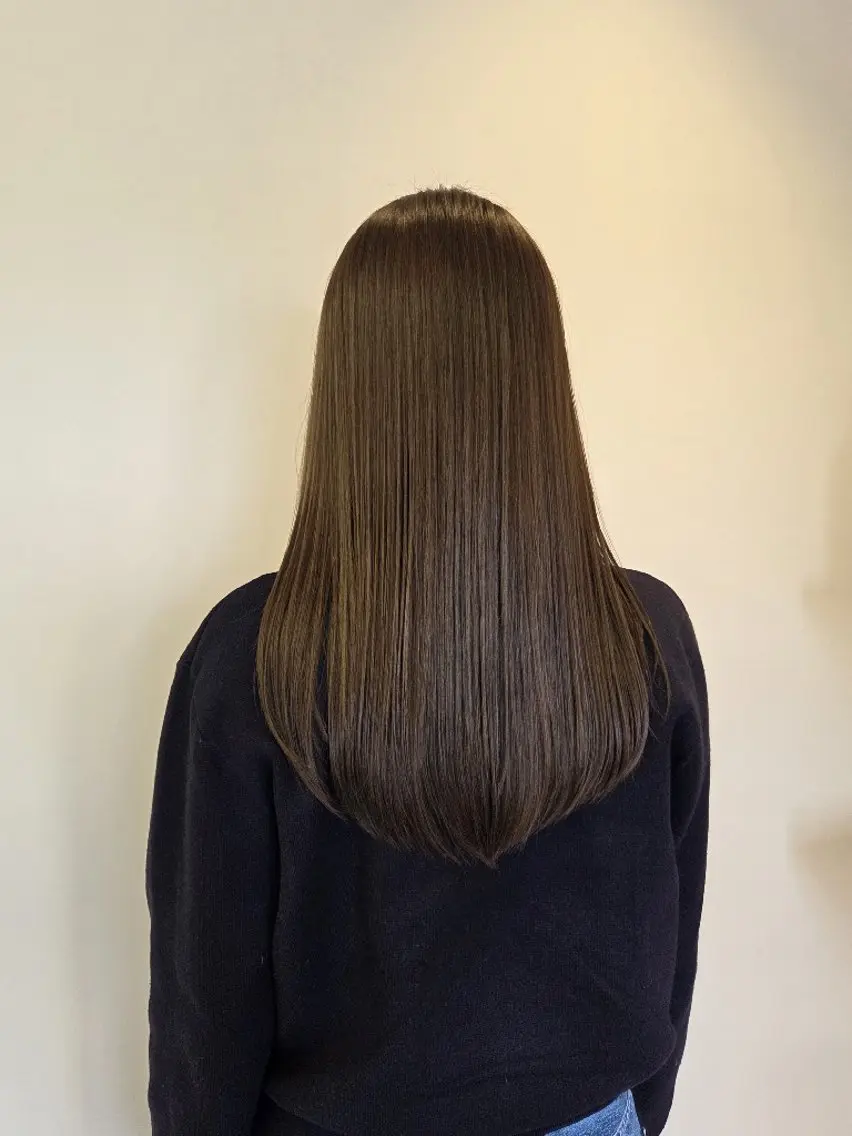 セミロング ヘアカラー トリートメント Era Hatsuneのヘアスタイル