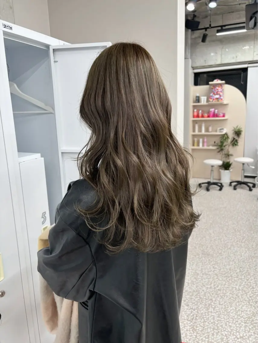 ロング カット ヘアカラー nanami IROW大名のヘアスタイル