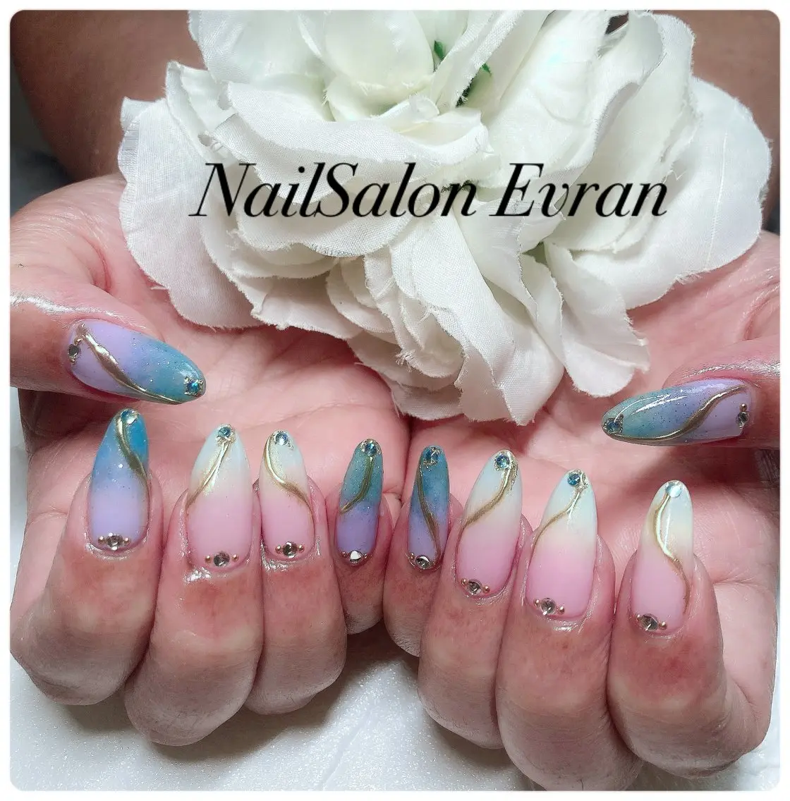 ネイル アートネイル フレンチネイル グラデーション マグネットネイル 持ち込み ハンドネイル Nail salon Evranのネイルデザイン