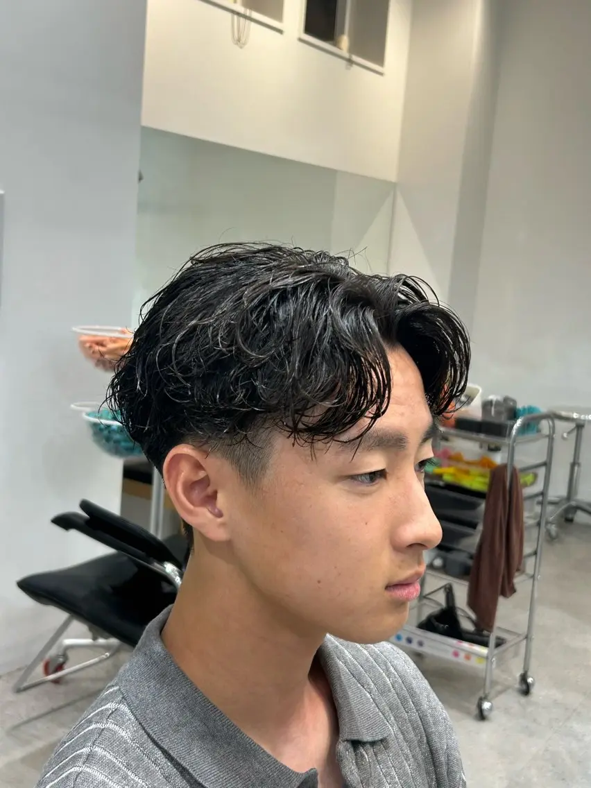 パーマ カット パーマ パーマカラー支持⭕️ 春山凜乃介のヘアスタイル