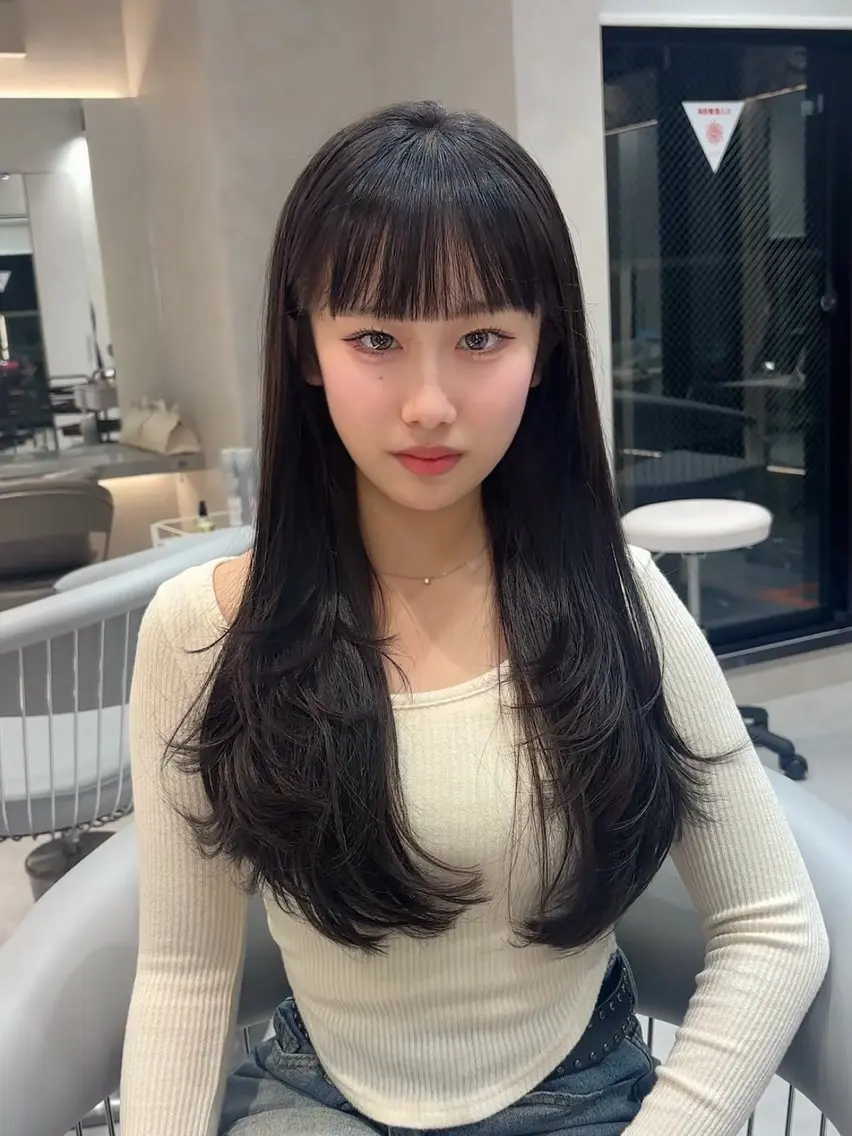 ロング 顔まわりレイヤー 顔周りカット ハイレイヤー レイヤーカット ローレイヤー カット ヘアカラー トリートメント MOMOHA/ 🍑レイヤーカットのヘアスタイル