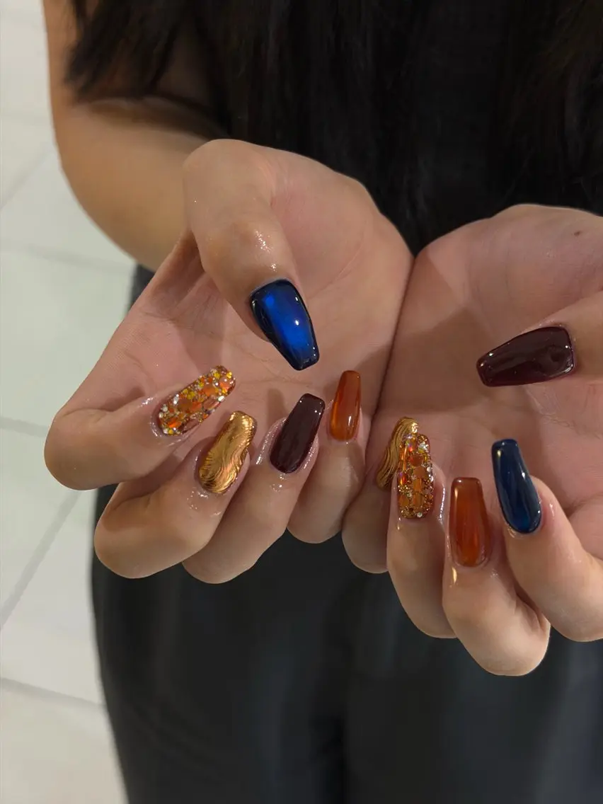 ネイル アートネイル ブラウン ゴールド ホログラムネイル キラキラネイル ハンドネイル ハンドケア Charme. NOBUKOのネイルデザイン