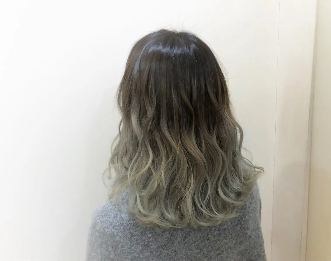 ミディアム カラー 服部 樹季のヘアスタイル