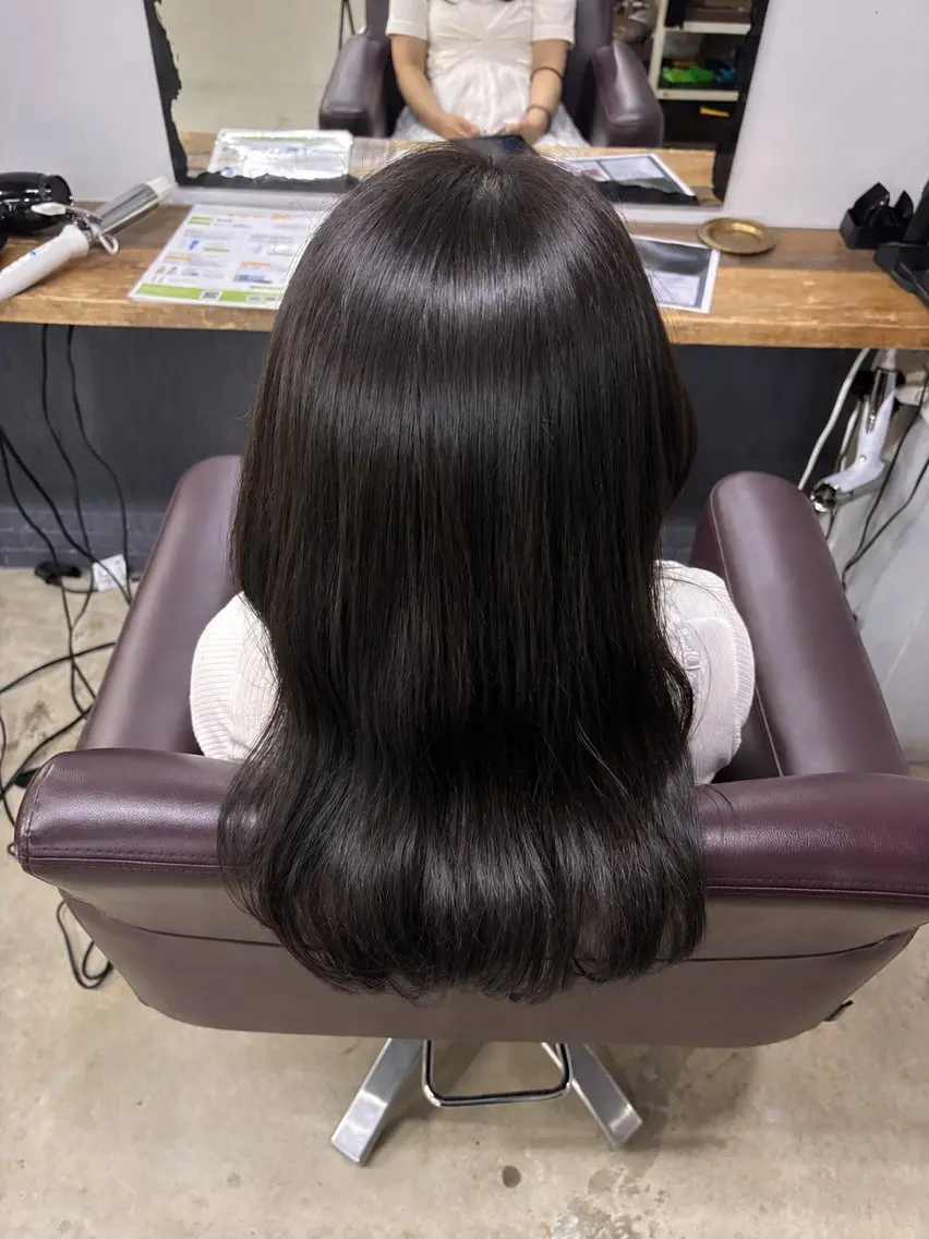 ロング カラー 透明感カラー ダークグレー ダークグレージュ グレージュ ヘアカラー loty すずなのヘアスタイル