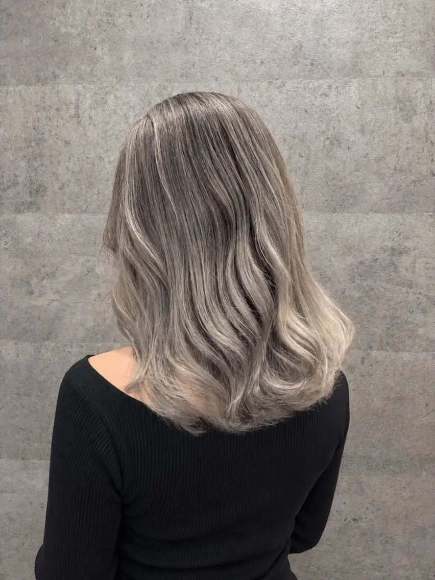 セミロング レイヤーカット 🤍HIKARI🤍 ハイライトのヘアスタイル