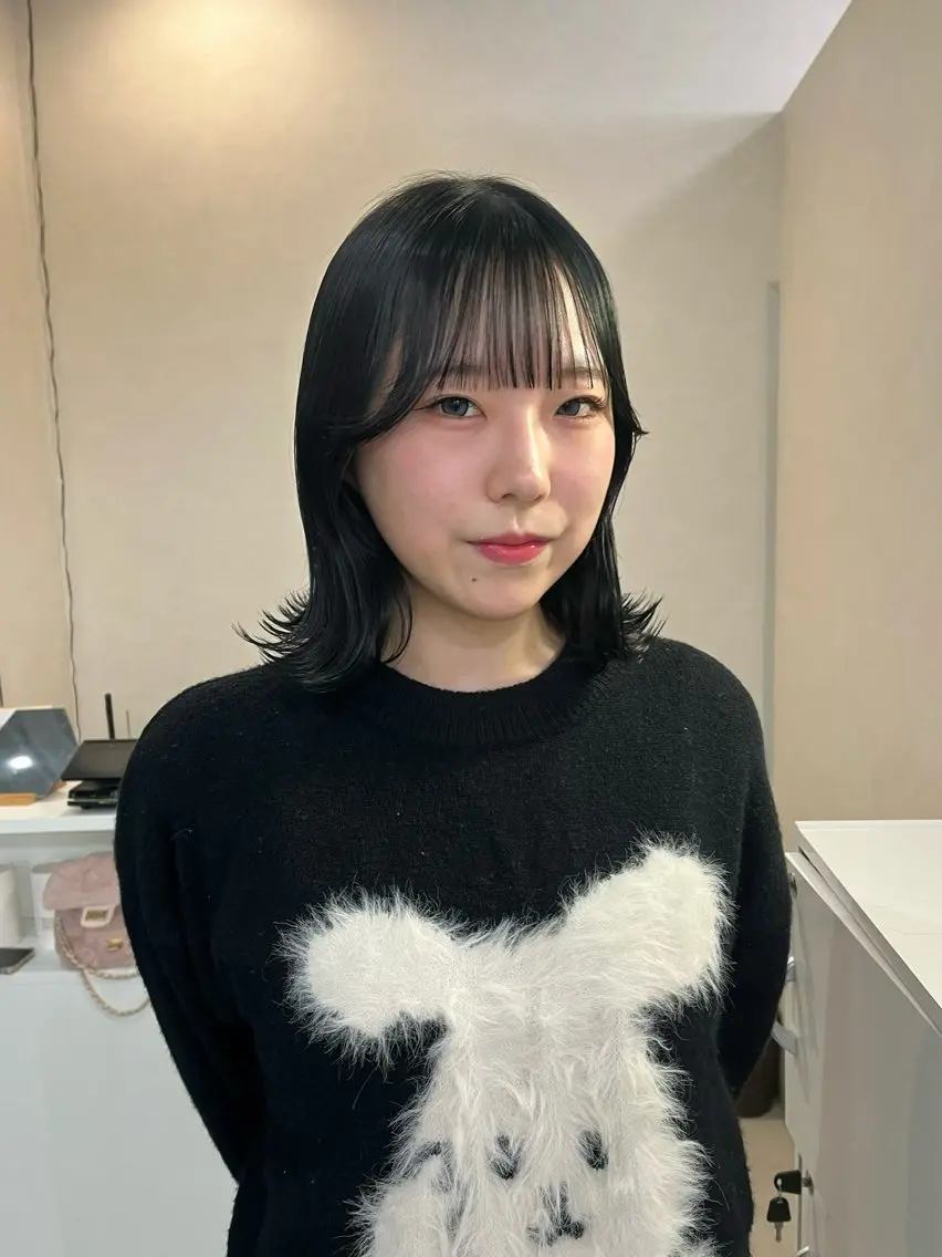 ミディアム カラー ボブ カット ヘアカラー 長山 茉白のヘアスタイル