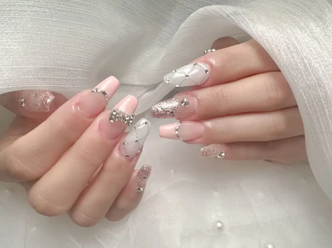 ネイル ENsalon AKIRAのネイルデザイン