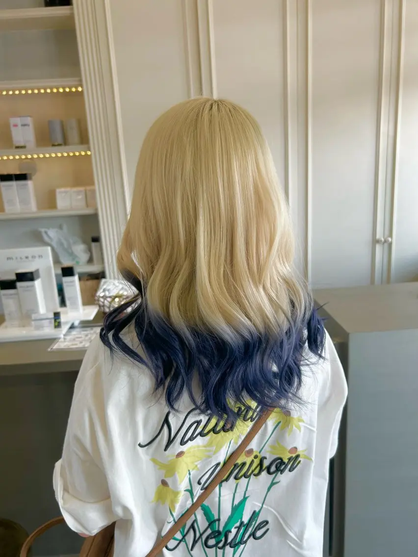 セミロング カラー 髪質改善×ハイトーン レイヤー天神美容室のヘアスタイル