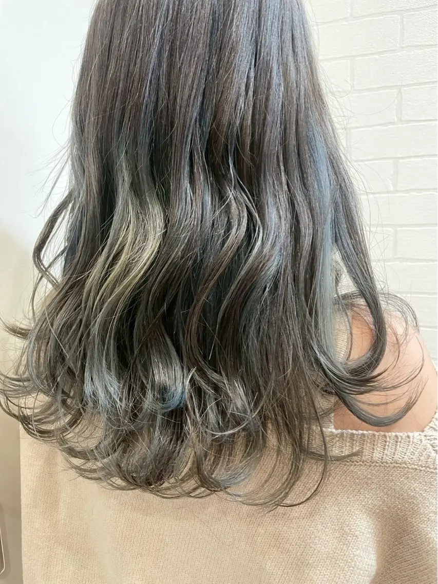 ロング 小島 臣恵のヘアスタイル